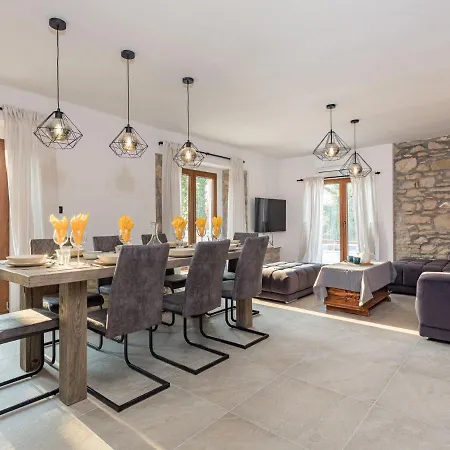 Ferienhaus Julia By Interhome