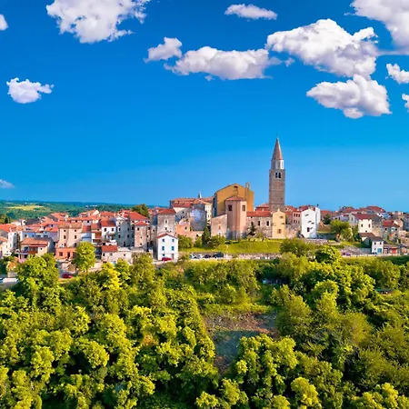 Julia By Interhome * 부제